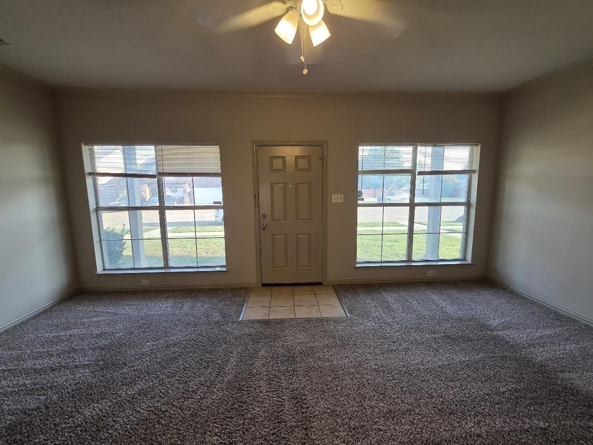 2384 Calendar Ct - Photo 4 of 21