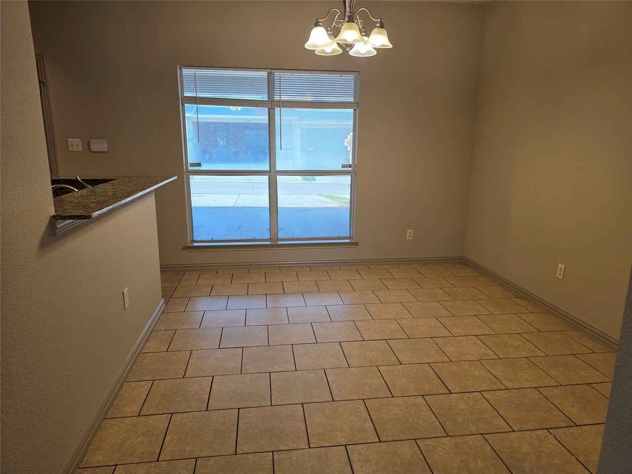 2384 Calendar Ct - Photo 5 of 21