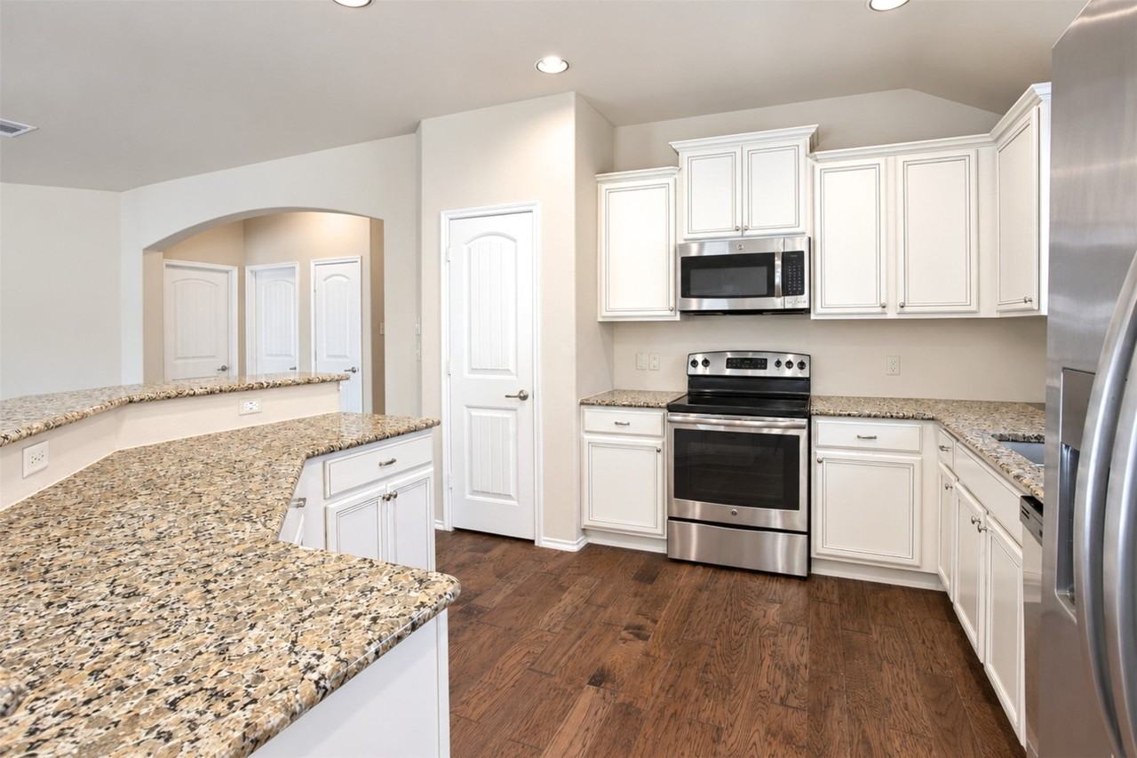 2805 Leslie Ln - Photo 7 of 16