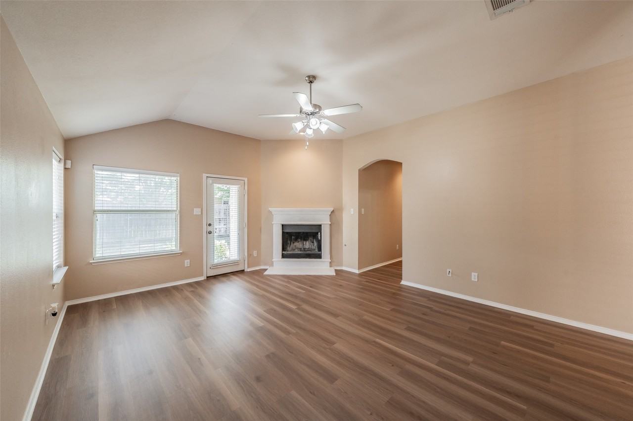 4021 Diamond Ridge Dr - Photo 4 of 20