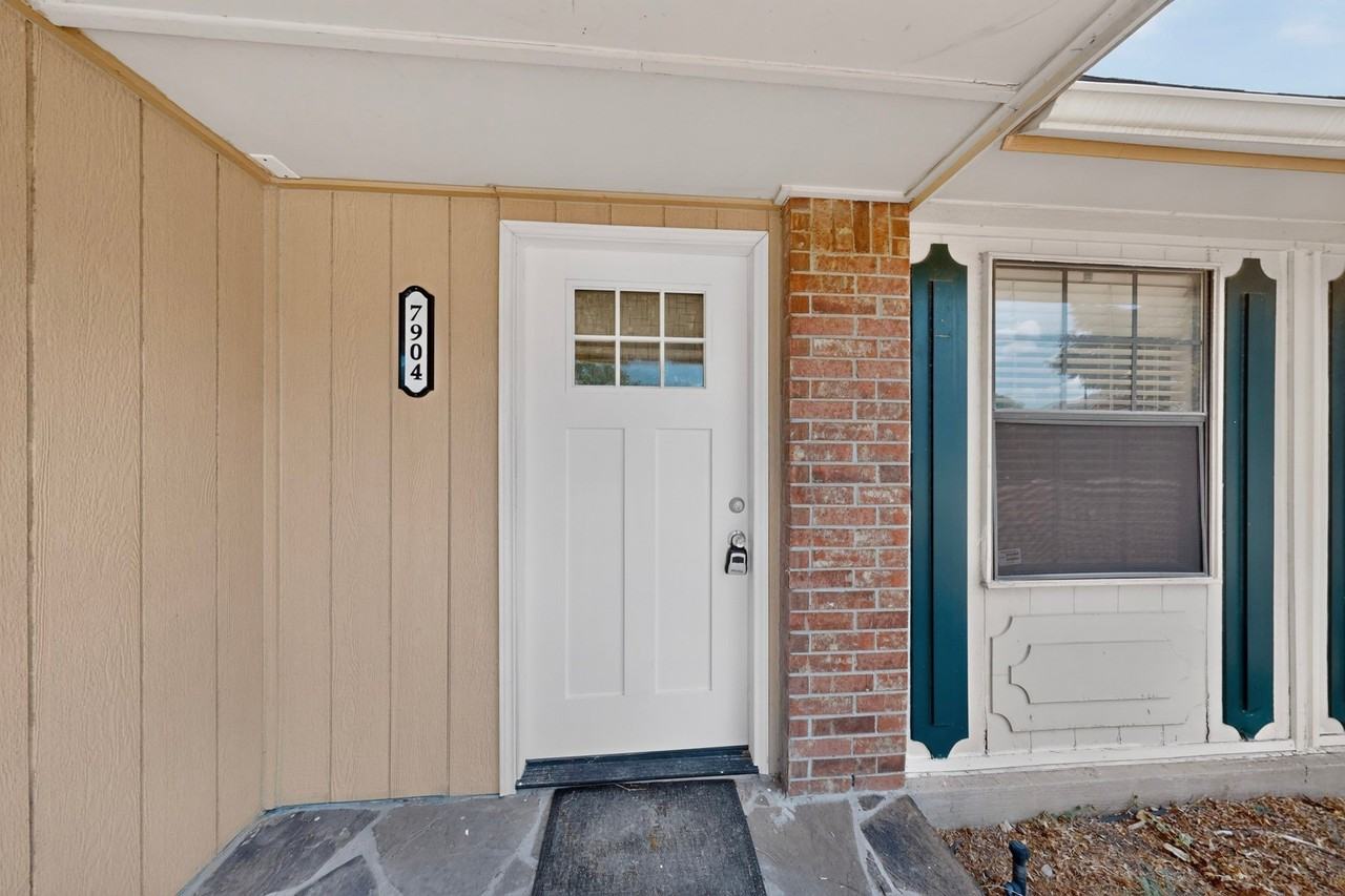 7904 Kodak Dr - Photo 2 of 34