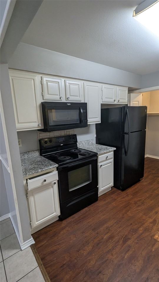 709 Hillcrest Ct - Photo 3 of 14