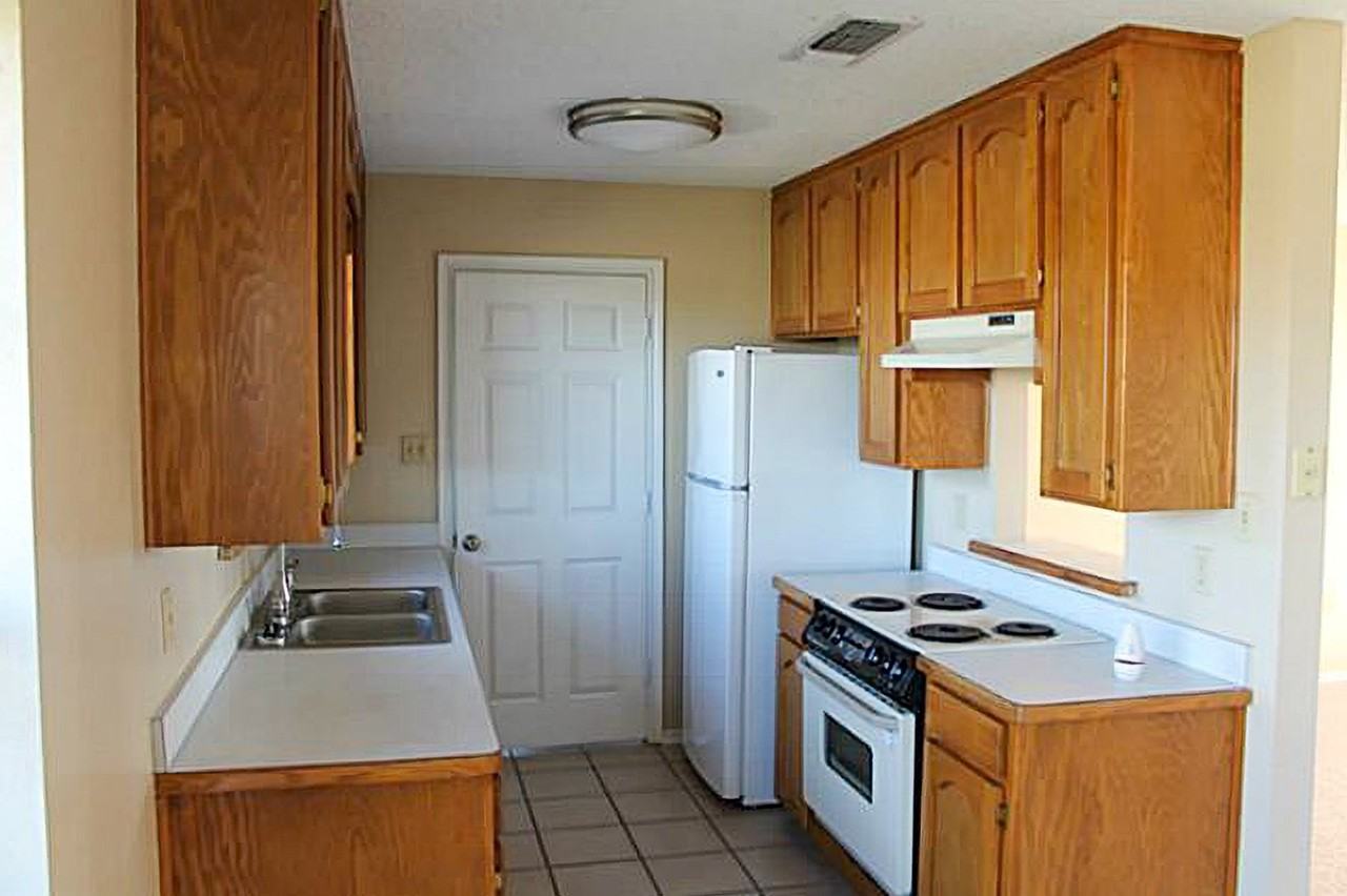 803 S Wickham St - Photo 2 of 5
