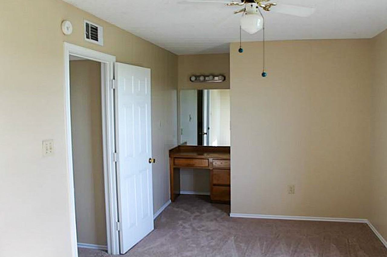 803 S Wickham St - Photo 4 of 5