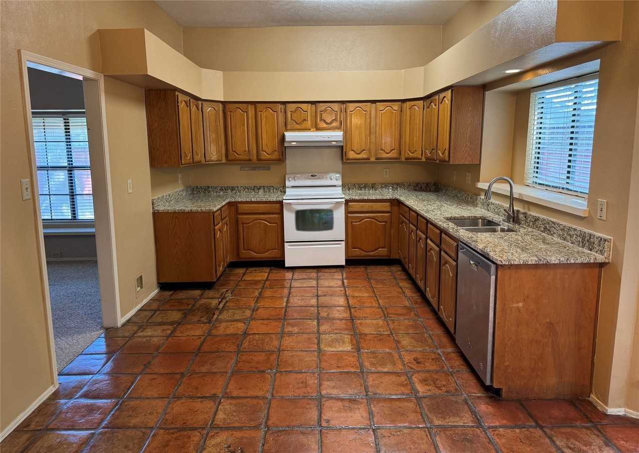 1504 Kesser Dr - Photo 3 of 8