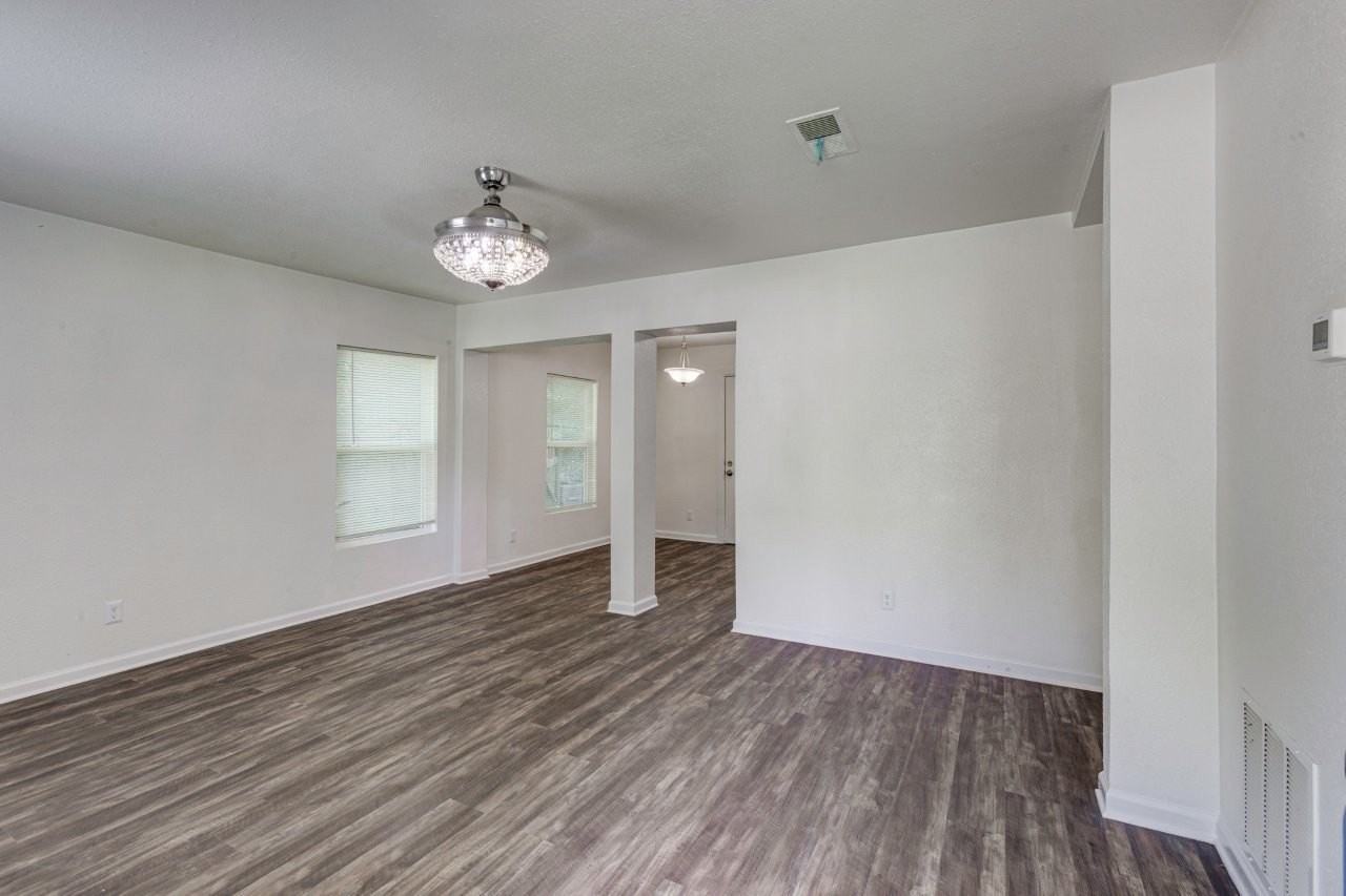 1738 Oak Hill Cir - Photo 4 of 23