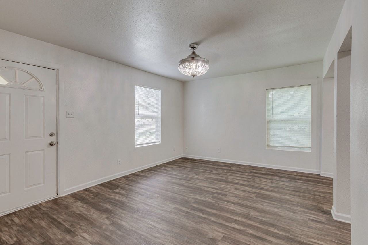 1738 Oak Hill Cir - Photo 5 of 23
