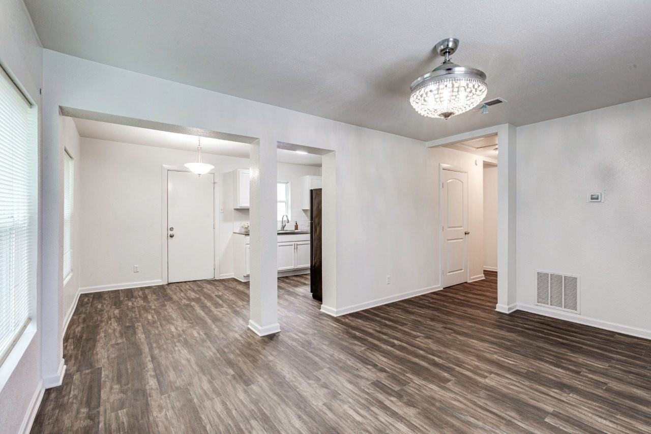 1738 Oak Hill Cir - Photo 7 of 23
