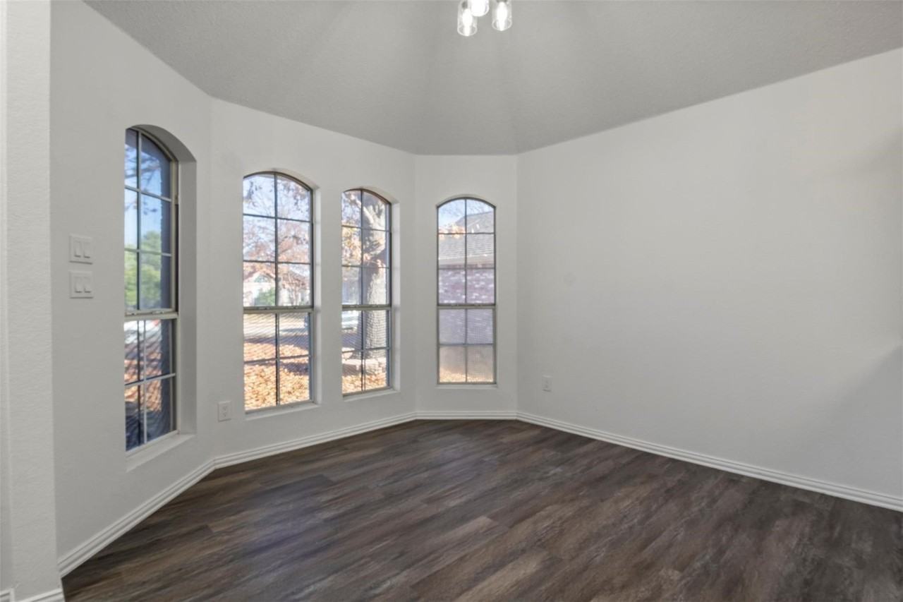 1308 London Dr - Photo 3 of 22