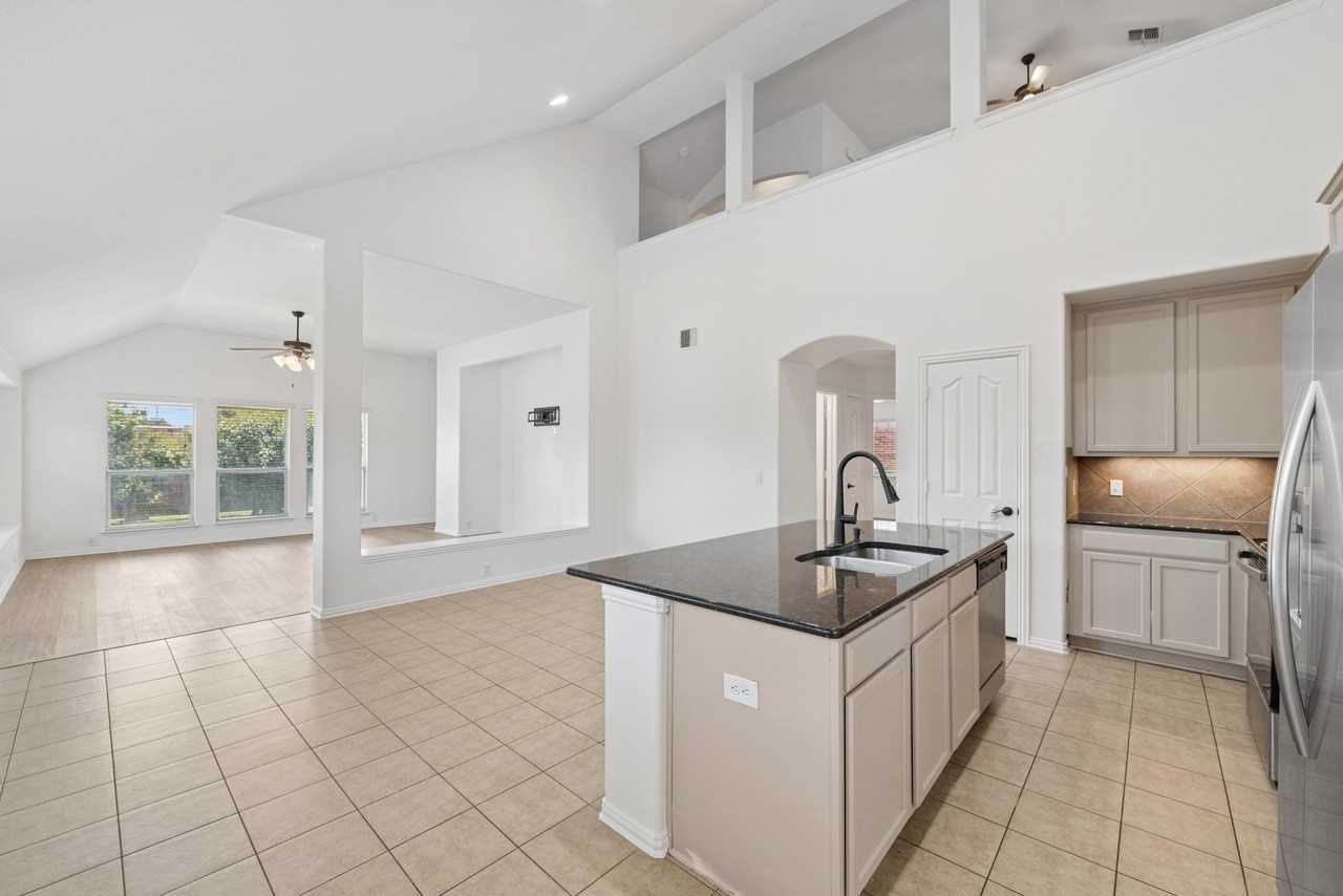 2405 Marble Canyon Dr - Photo 7 of 37