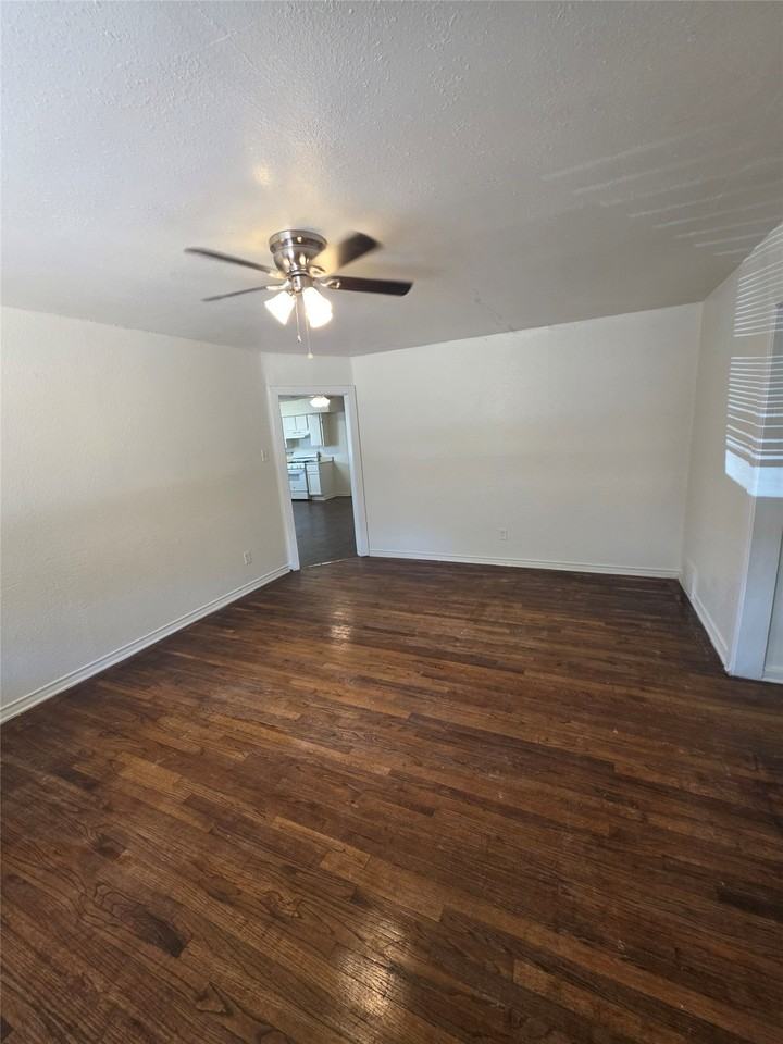 9421 Bluffcreek Dr - Photo 3 of 11