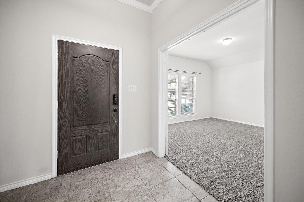 10005 Petrified Tree Ln - Photo 3 of 25