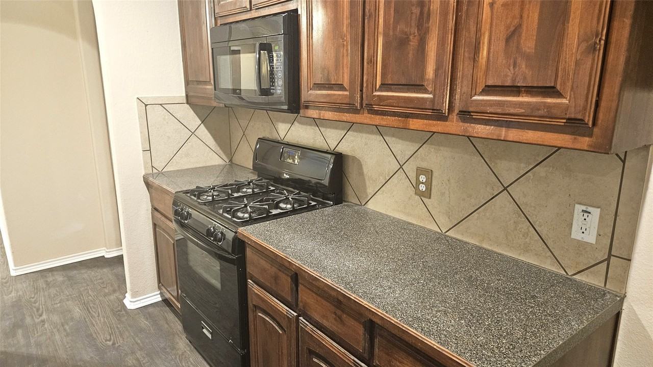 2108 Ingrid Ln - Photo 5 of 14