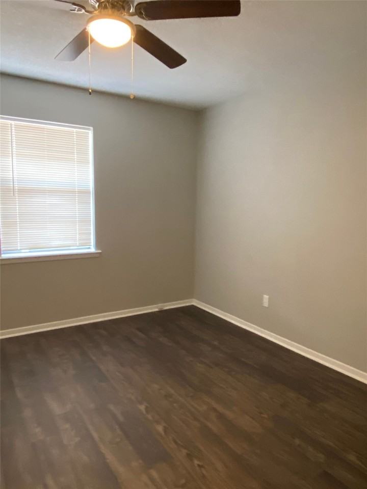 1302 Berry Dr #C - Photo 4 of 10