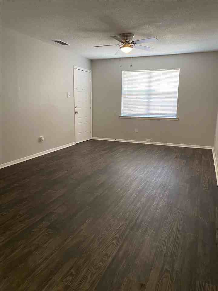 1302 Berry Dr #C - Photo 5 of 10