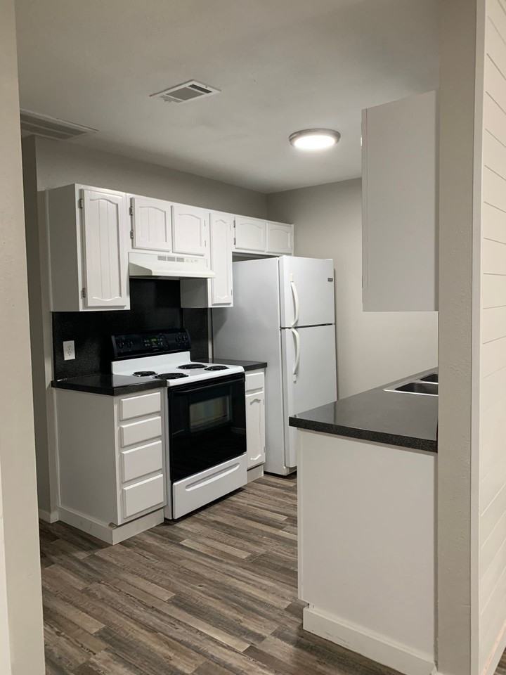 1410 Courtney Pl #A - Photo 2 of 12