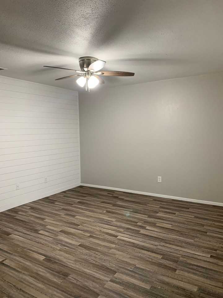 1410 Courtney Pl #A - Photo 3 of 12