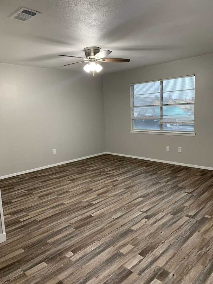 1410 Courtney Pl #A - Photo 4 of 12