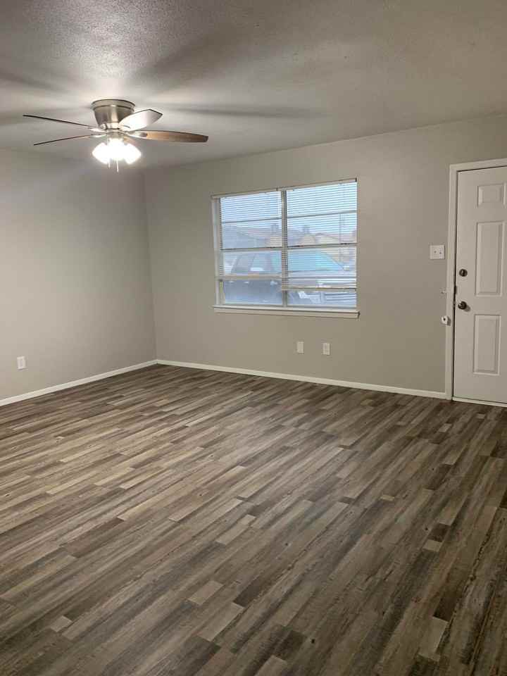 1410 Courtney Pl #A - Photo 5 of 12