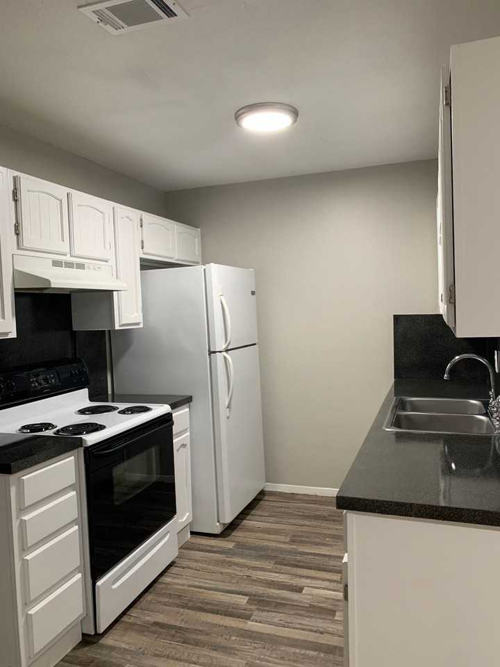 1410 Courtney Pl #A - Photo 6 of 12