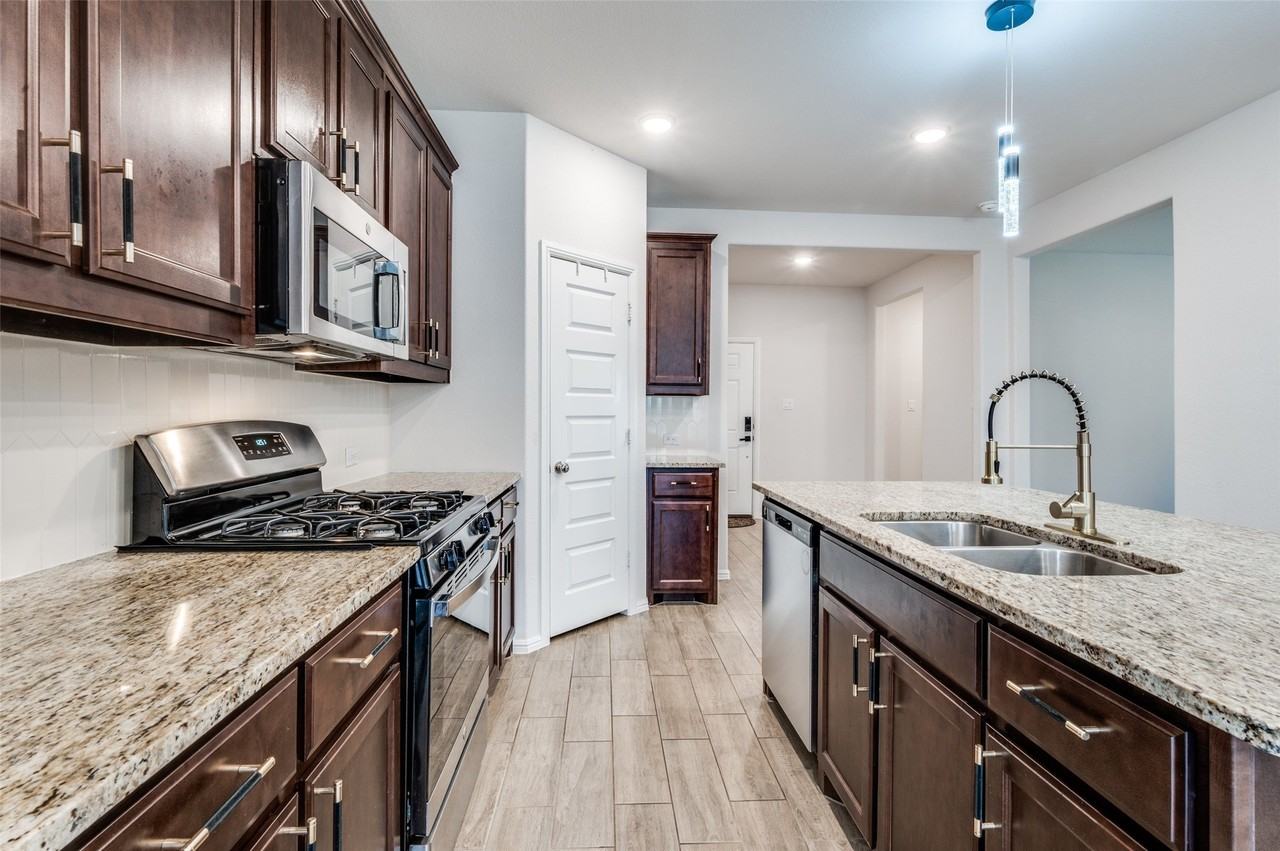14149 Danesdale Dr - Photo 6 of 25