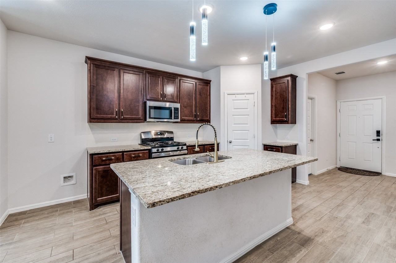 14149 Danesdale Dr - Photo 7 of 25