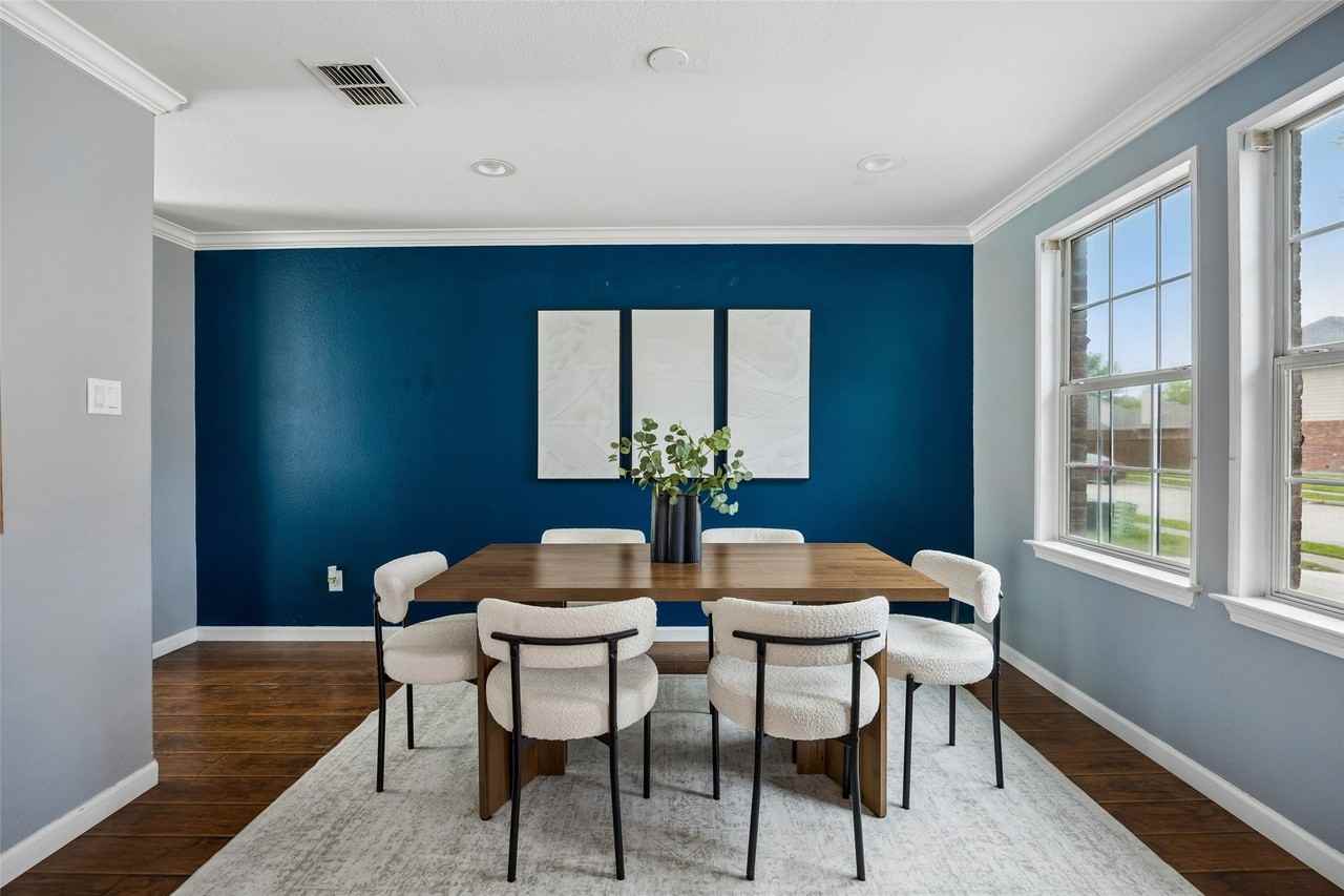 320 Mesa Verde Way - Photo 6 of 35