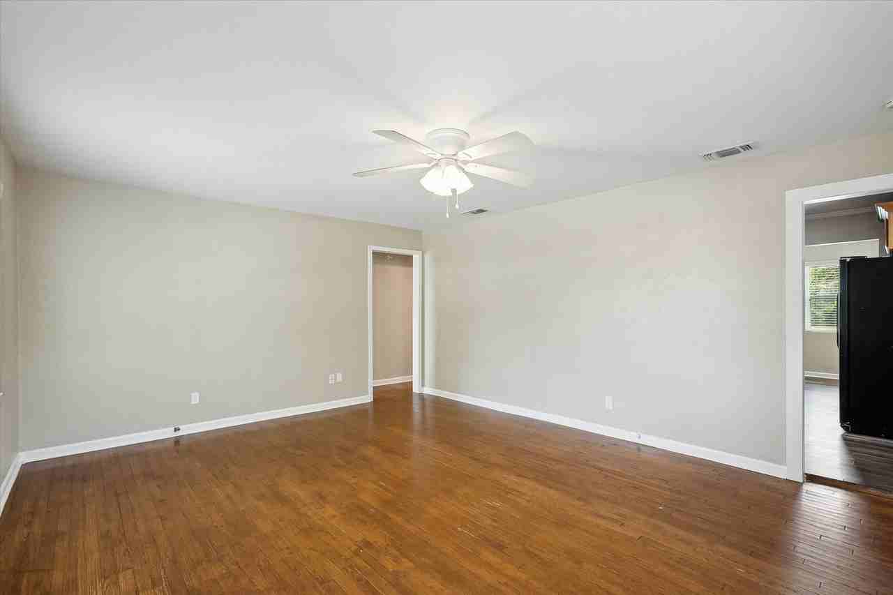 805 Ronald St - Photo 3 of 13