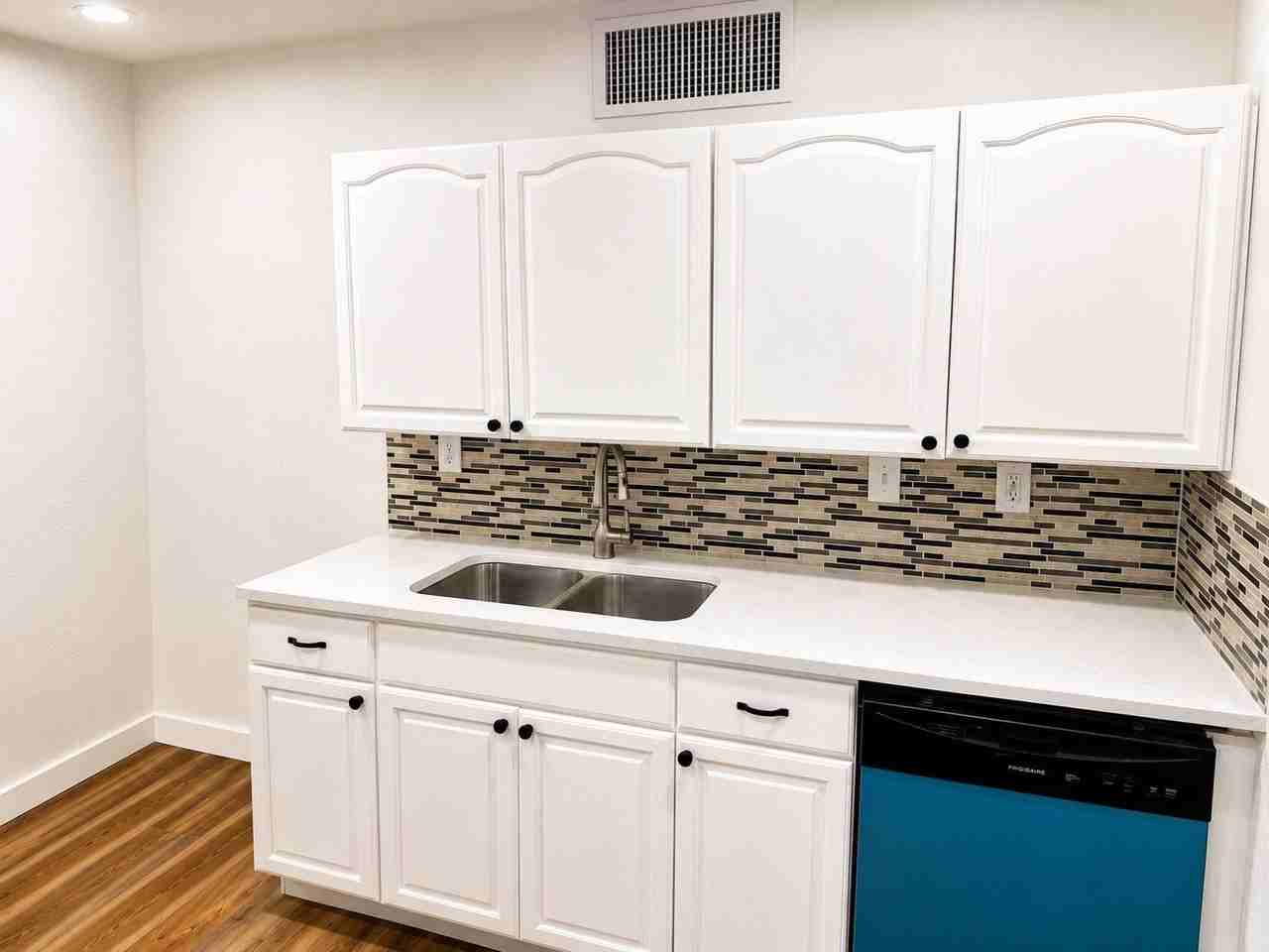 542 Hanover Dr - Photo 6 of 15