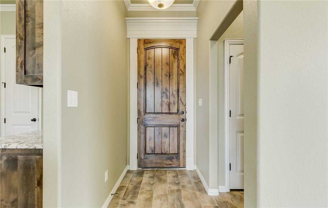 1318 Lauren Ln - Photo 5 of 29