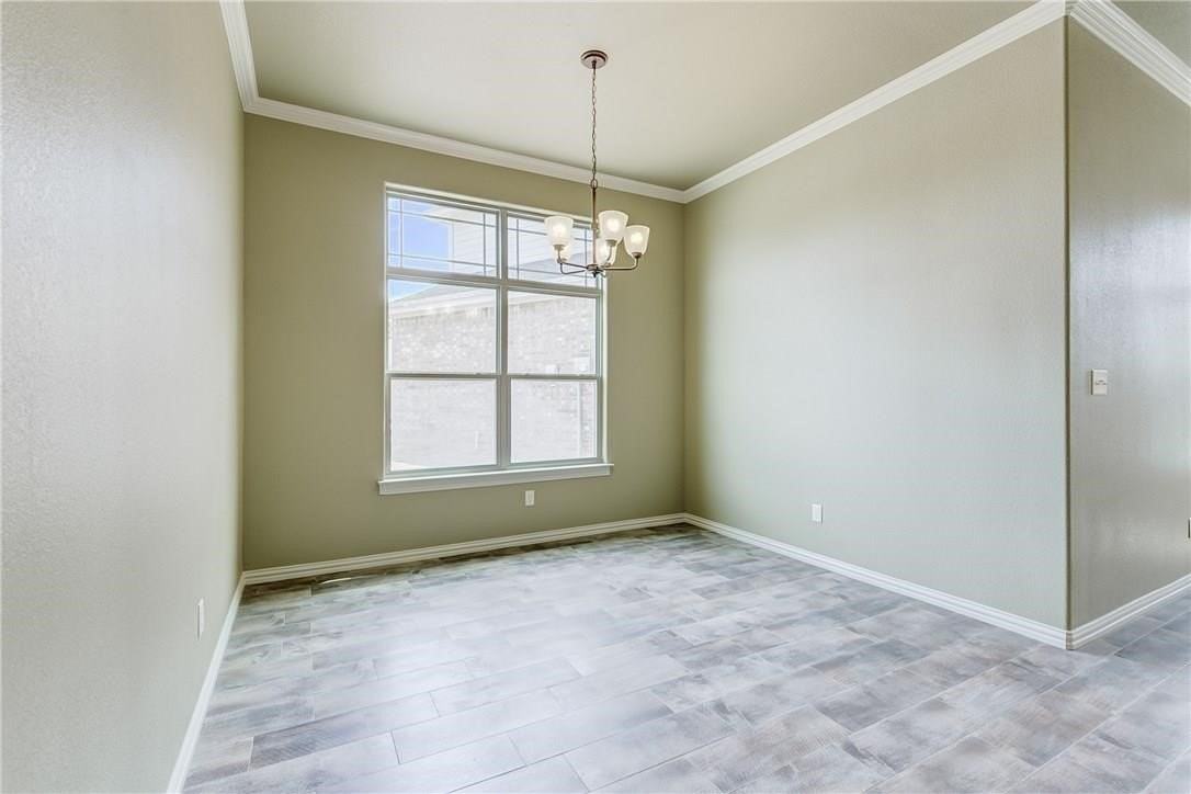 1318 Lauren Ln - Photo 6 of 29