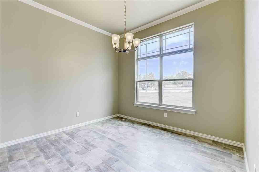 1318 Lauren Ln - Photo 7 of 29