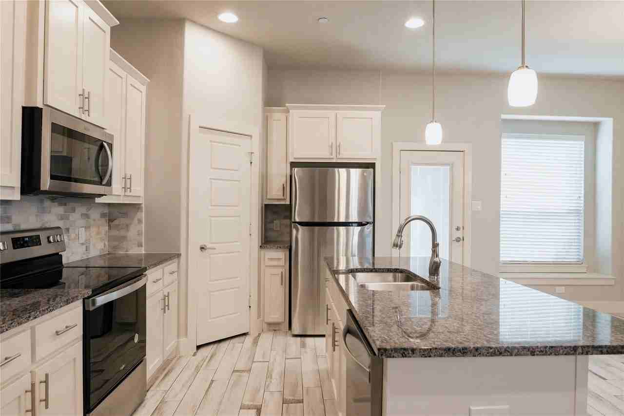 825 Eaglescliffe Lndg - Photo 6 of 21