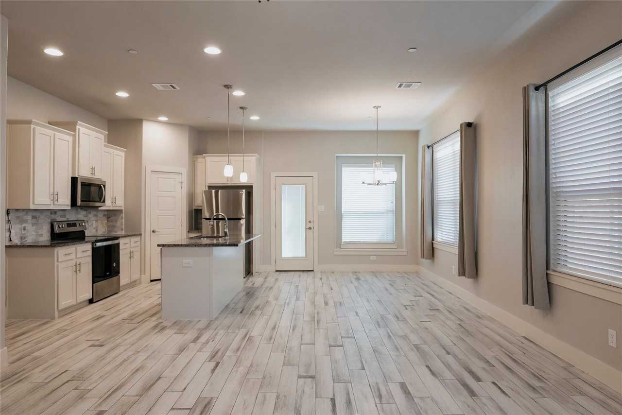 825 Eaglescliffe Lndg - Photo 7 of 21