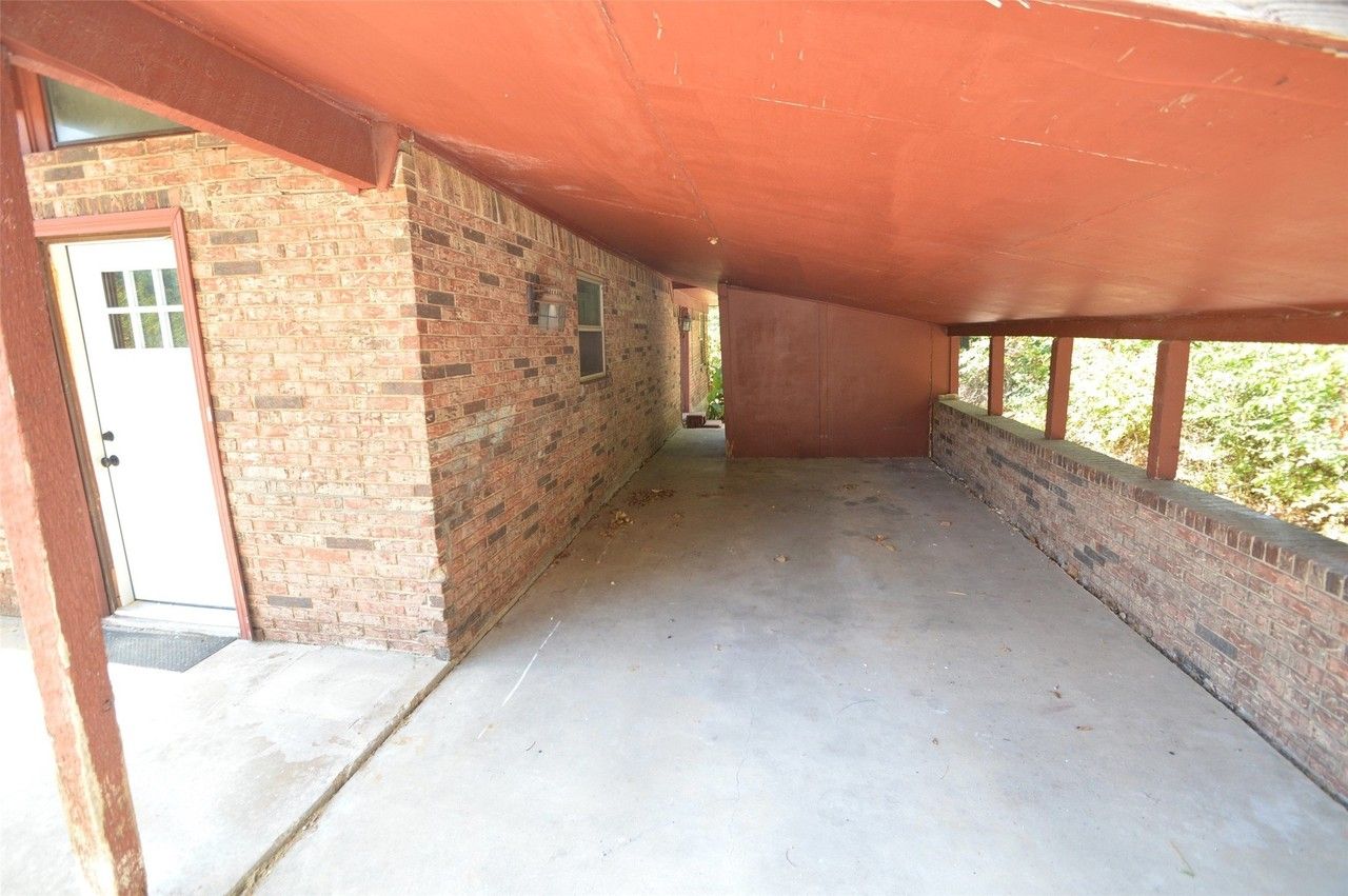 400 N Bean St - Photo 2 of 20