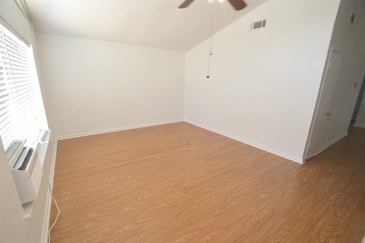 400 N Bean St - Photo 5 of 20