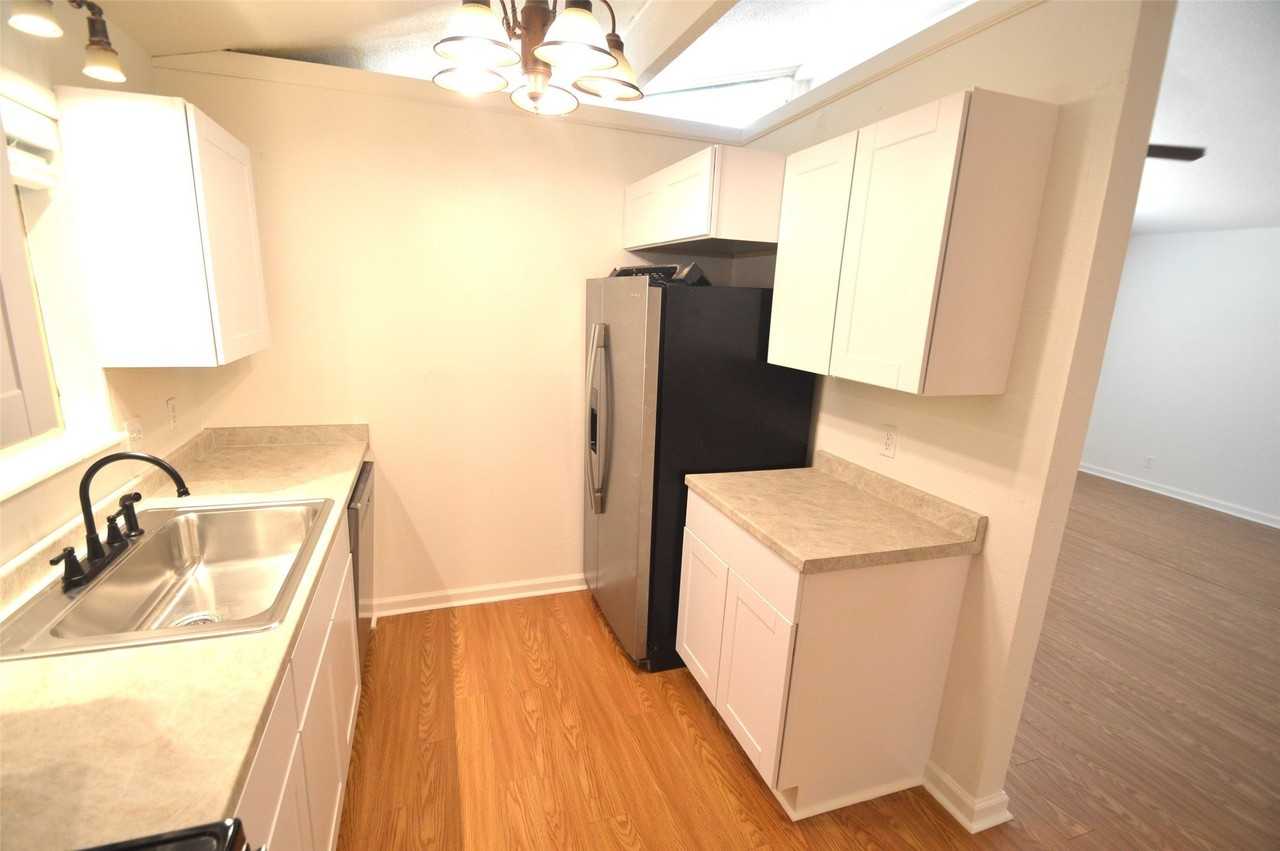 400 N Bean St - Photo 7 of 20