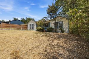 featured image of 809 S Brazos St