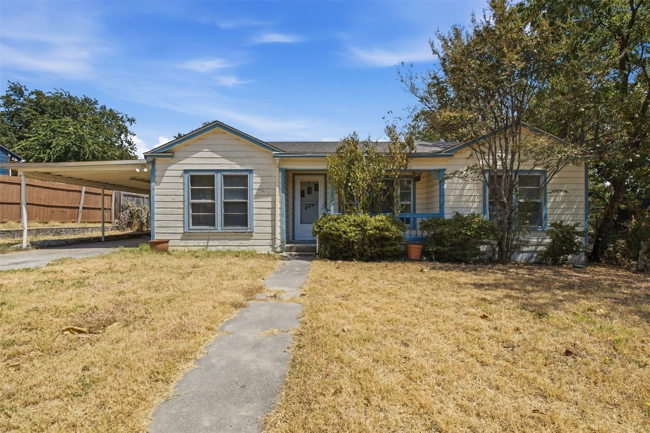 809 S Brazos St - Photo 2 of 18