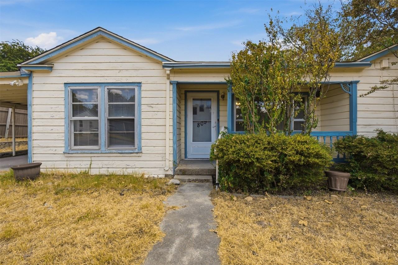 809 S Brazos St - Photo 3 of 18