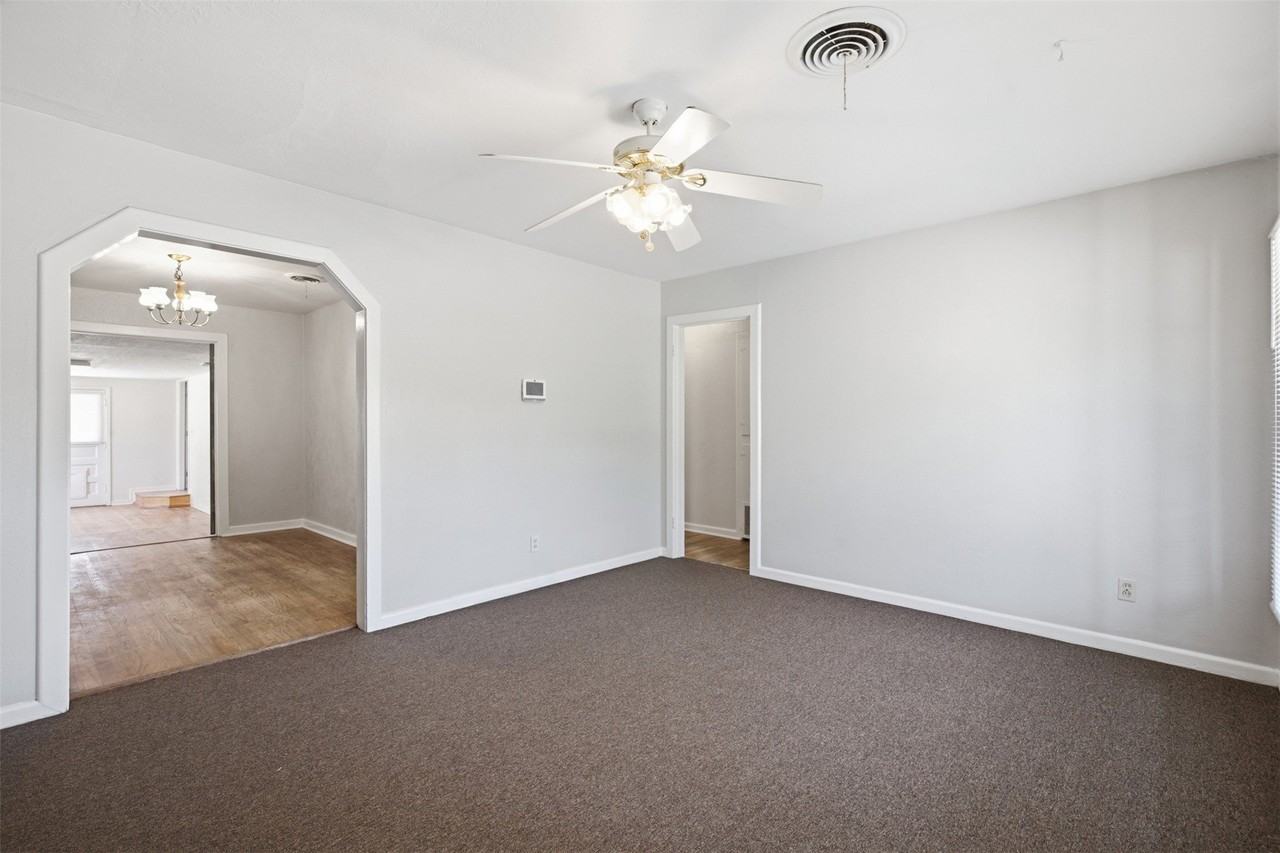 809 S Brazos St - Photo 5 of 18
