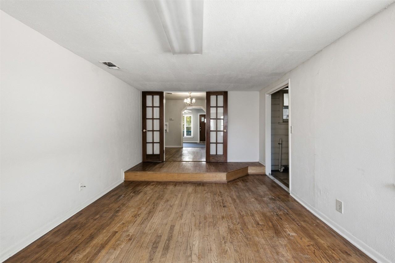 809 S Brazos St - Photo 7 of 18