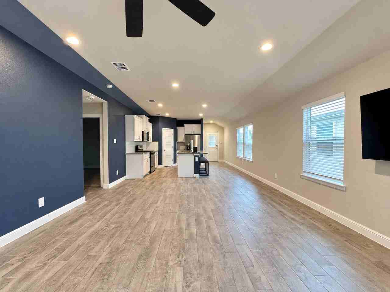 606 Capstone Cir - Photo 4 of 21