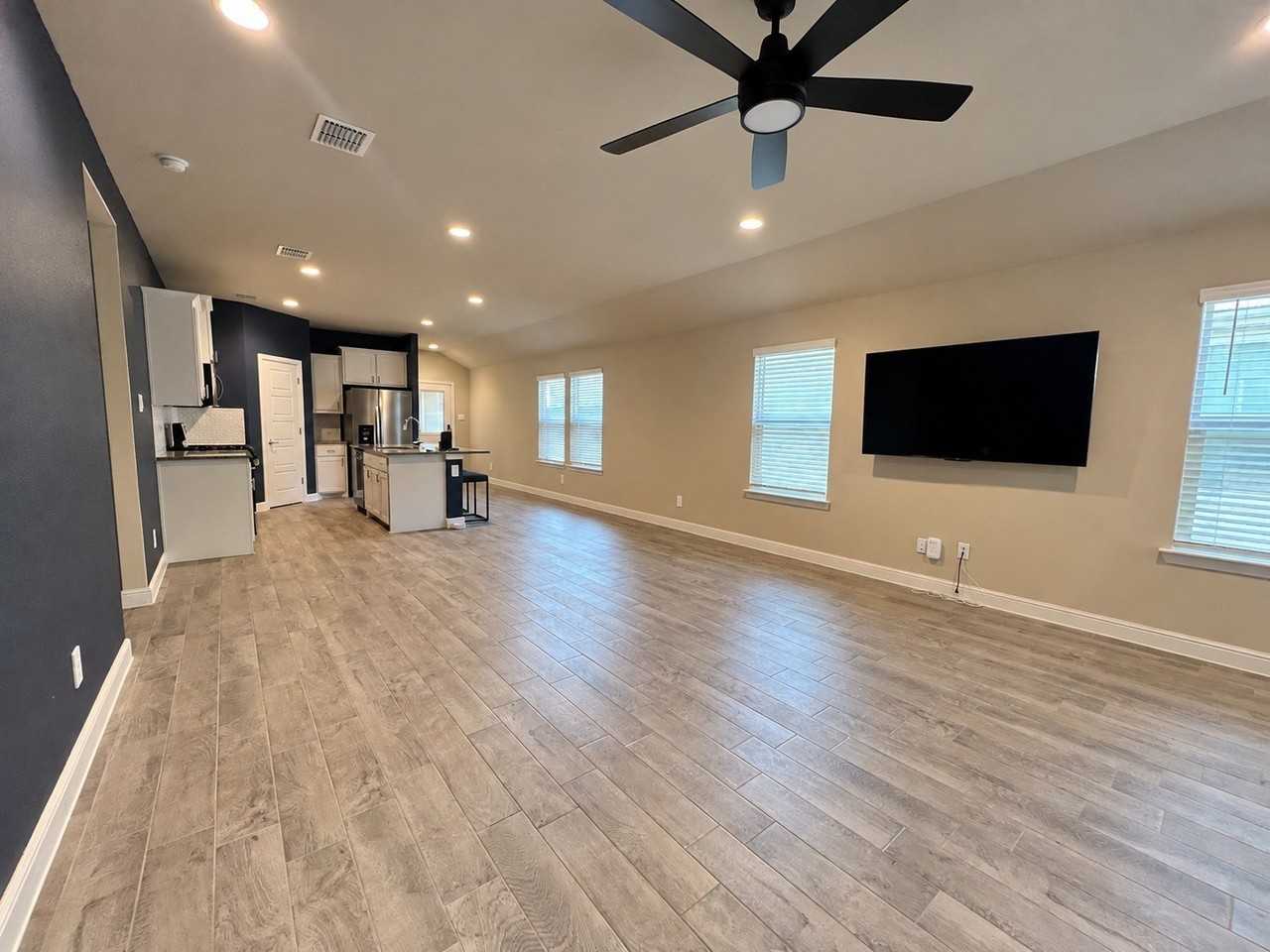 606 Capstone Cir - Photo 5 of 21