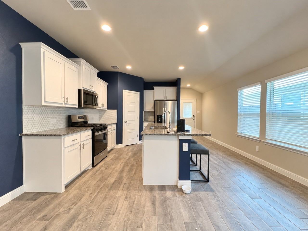 606 Capstone Cir - Photo 7 of 21