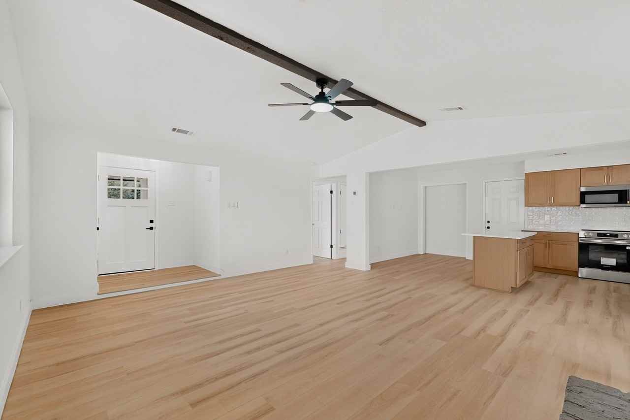 11231 Pelican Dr - Photo 4 of 32