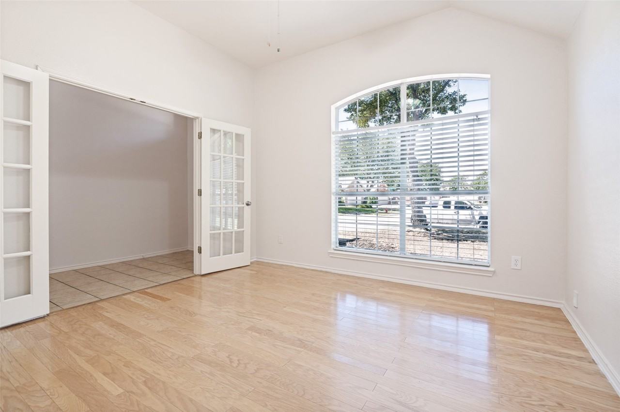 2755 Honey Suckle Dr - Photo 4 of 27