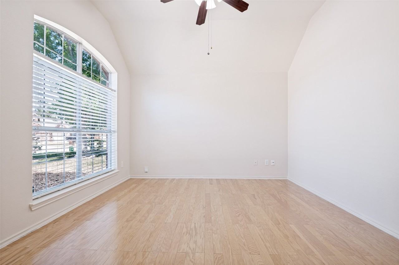 2755 Honey Suckle Dr - Photo 5 of 27