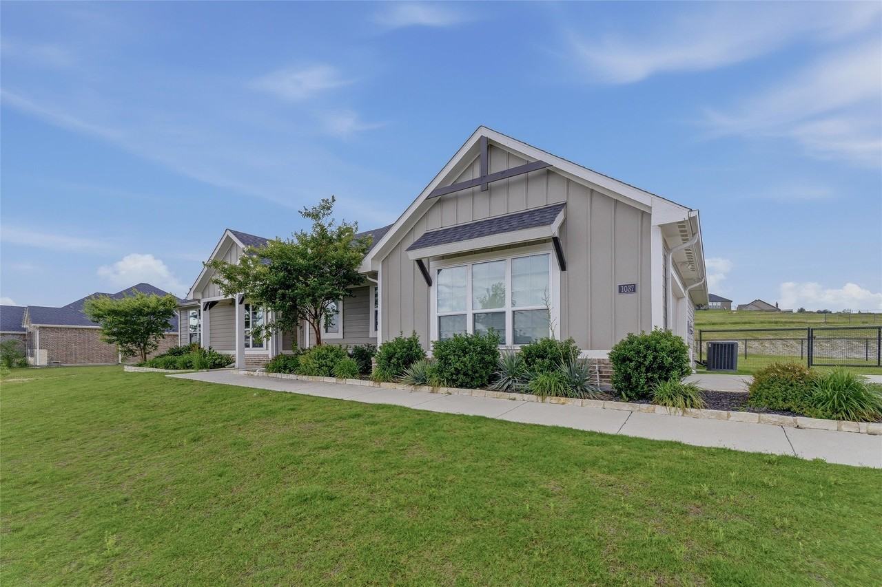1037 Flagstone Dr - Photo 2 of 19