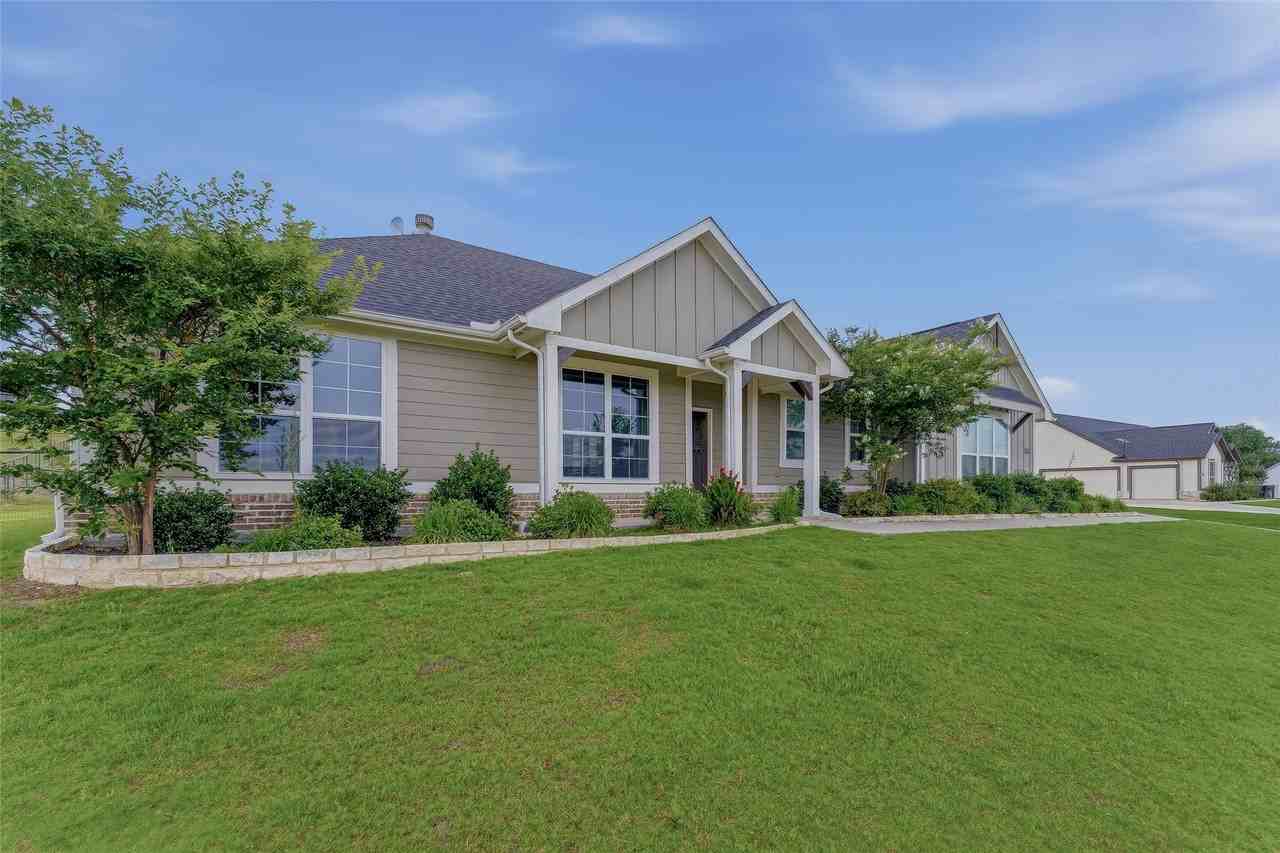 1037 Flagstone Dr - Photo 3 of 19
